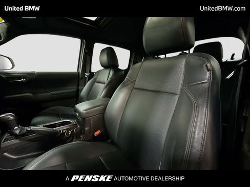 Used 2023 Toyota Tacoma TRD Off-Road w/ TRD Premium Off Road Package image 5