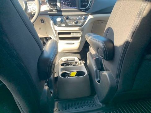 Used 2023 Chrysler Voyager LX FWD image 22