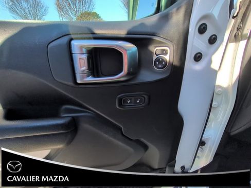 Used 2023 Jeep Gladiator Sport image 7