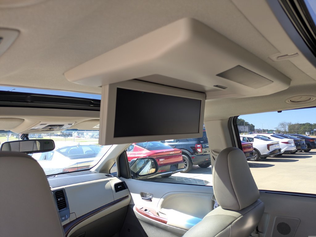 Used 2012 Toyota Sienna Limited w/ Premium Pkg FWD image 10