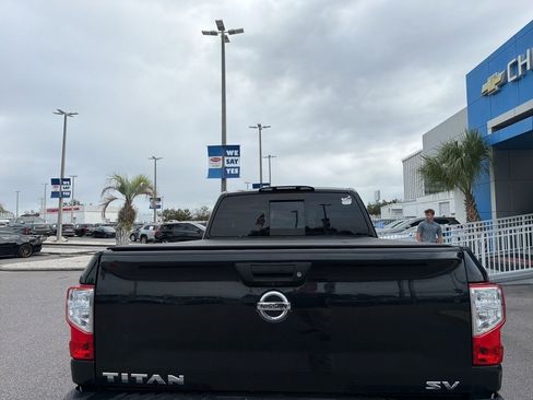 Used 2019 Nissan Titan SV image 6
