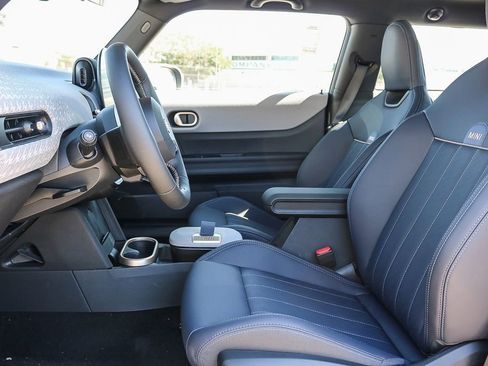 Used 2025 MINI Cooper 2-Door Hardtop image 16