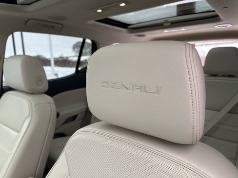 Used 2023 GMC Acadia Denali image 35