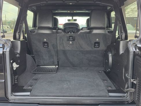 Used 2019 Jeep Wrangler Unlimited Sahara w/ Uconnect 4C Nav & Sound Group image 32