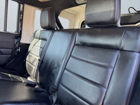 Used 2012 Jeep Wrangler Unlimited Sahara AWD/4WD image 14