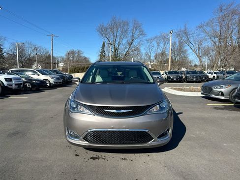 Used 2018 Chrysler Pacifica Touring-L image 16