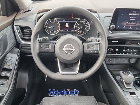 Used 2023 Nissan Rogue SV image 8