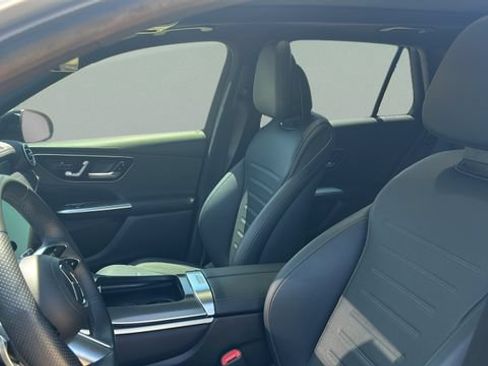 Used 2025 Mercedes-Benz GLC 350e 4MATIC image 9