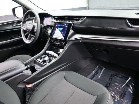 Used 2024 Jeep Grand Cherokee L Laredo image 15