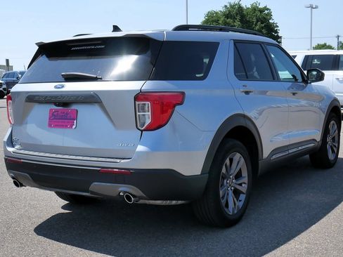 Used 2023 Ford Explorer XLT w/ Equipment Group 202A AWD/4WD image 11