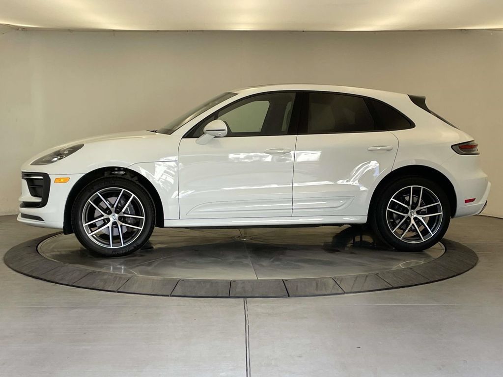 Certified 2026 Porsche Macan AWD/4WD image 2
