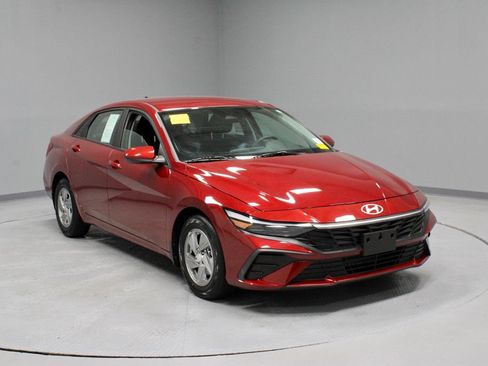 Used 2024 Hyundai Elantra SE FWD image 1