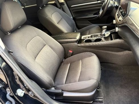 Used 2023 Nissan Altima 2.5 SV w/ SV Premium Package FWD image 16
