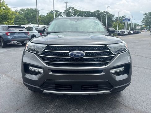 Used 2020 Ford Explorer XLT w/ Equipment Group 202A AWD/4WD image 3