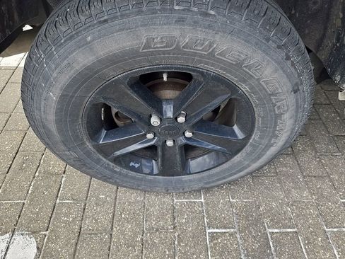 Used 2020 Jeep Wrangler Unlimited Sahara image 12