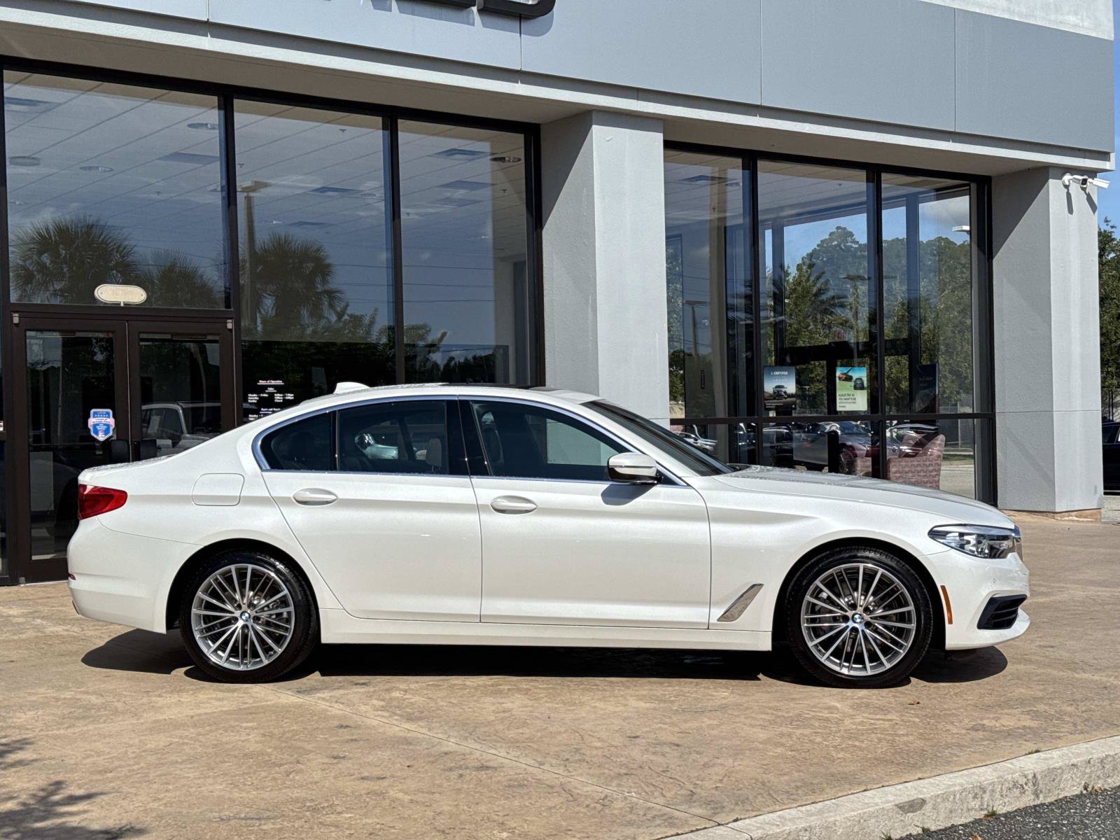 Used 2019 BMW 540i RWD image 2
