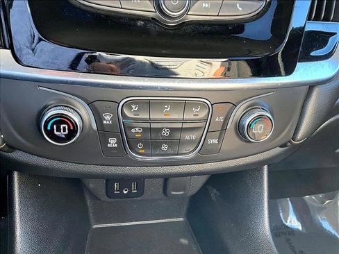 Used 2021 Chevrolet Traverse LS image 23