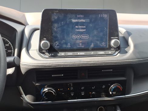Used 2023 Nissan Rogue S AWD/4WD image 11