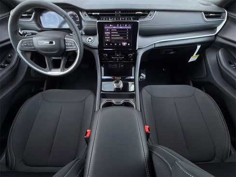 New 2025 Jeep Grand Cherokee L Laredo image 10