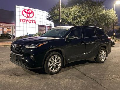 Used 2023 Toyota Highlander Limited