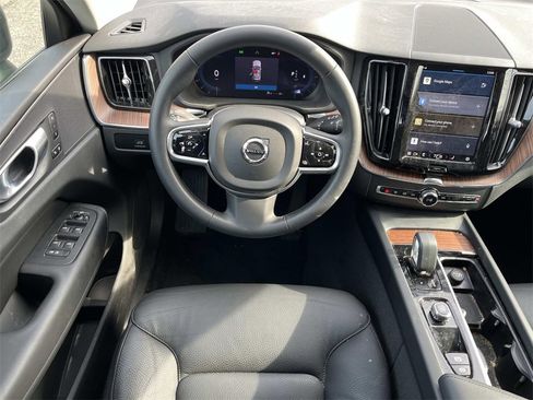 Used 2024 Volvo XC60 B5 Plus image 14