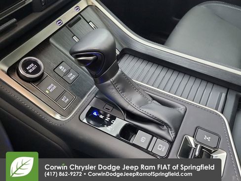 Used 2024 Lexus GX 550 w/ Accessory Package (2T) image 29