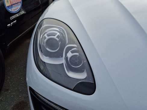 Used 2017 Porsche Macan S image 11