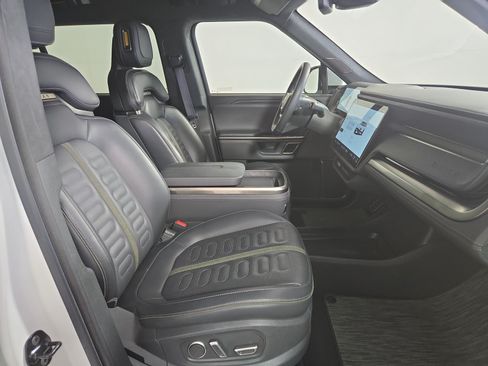 Used 2024 Rivian R1S Adventure Dual AWD/4WD image 24