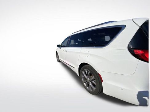 Used 2019 Chrysler Pacifica Limited w/ Tire & Wheel Group image 5