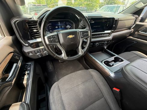 Used 2024 Chevrolet Silverado 2500 LT AWD/4WD image 14