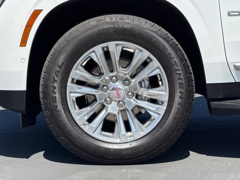 Used 2025 GMC Yukon XL Denali RWD image 15