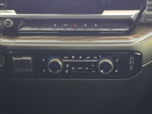 Used 2024 Chevrolet Silverado 2500 LT w/ Convenience Package image 25