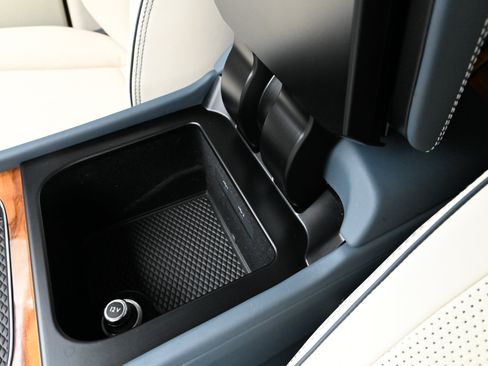 Used 2023 Bentley Bentayga AWD/4WD image 30
