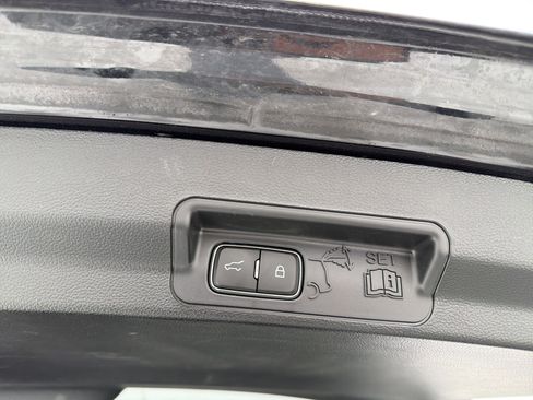 Used 2023 Ford Explorer XLT image 27