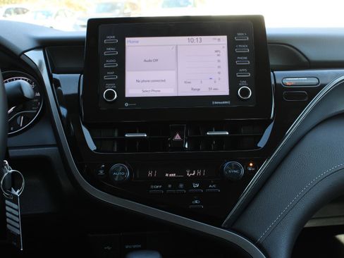 Used 2024 Toyota Camry SE w/ Cold Weather Package image 11