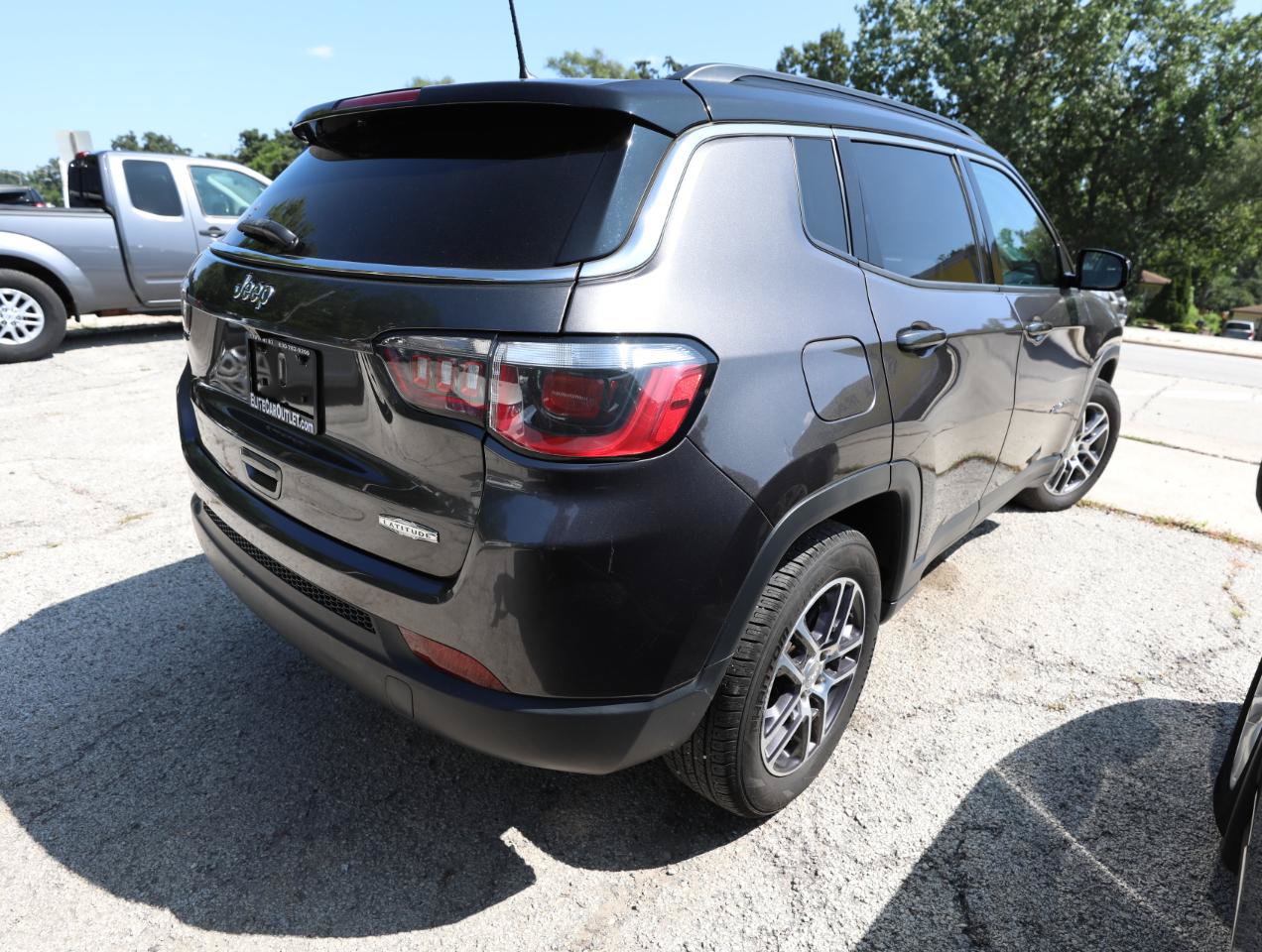 Used 2018 Jeep Compass Latitude w/ Popular Equipment Group FWD image 6