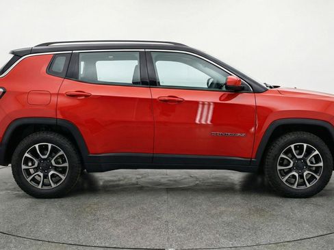 Used 2025 Jeep Compass Trailhawk AWD/4WD image 11
