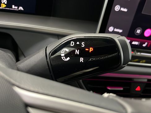 New 2026 Volkswagen Tiguan SE AWD/4WD image 18