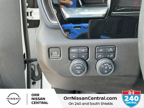 Used 2024 Chevrolet Silverado 1500 High Country w/ High Country Premium Package AWD/4WD image 19