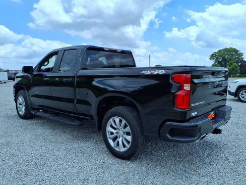 Used 2019 Chevrolet Silverado 1500 Custom w/ Custom Value Package AWD/4WD image 9