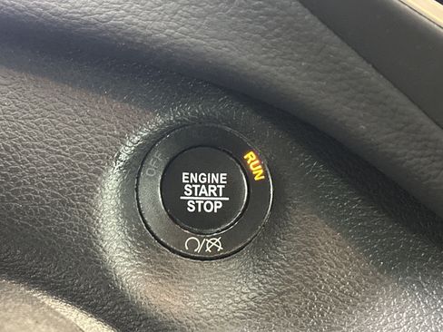 Used 2022 Jeep Cherokee Limited image 26