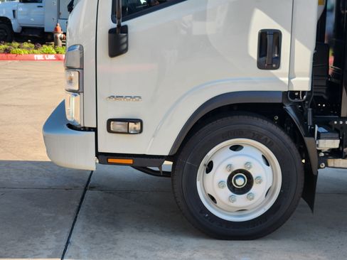 New 2024 Chevrolet Low Cab Forward image 14