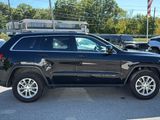 Used 2021 Jeep Grand Cherokee Laredo image 3
