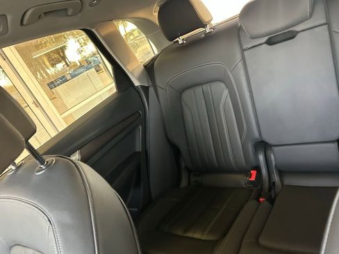 Used 2023 Audi Q5 2.0T Premium w/ Convenience Package image 12