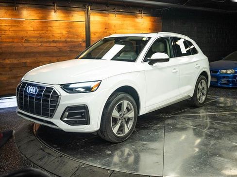 Used 2023 Audi Q5 2.0T Premium w/ Convenience Package AWD/4WD image 2