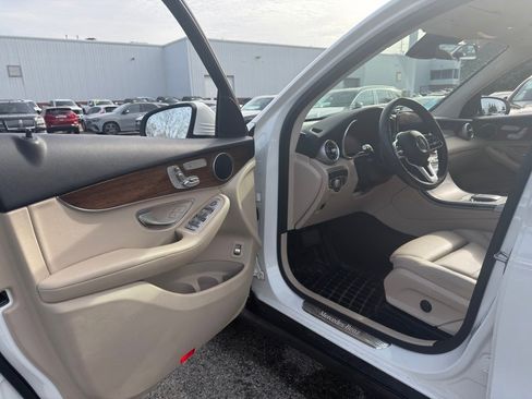 Used 2022 Mercedes-Benz GLC 300 4MATIC image 11