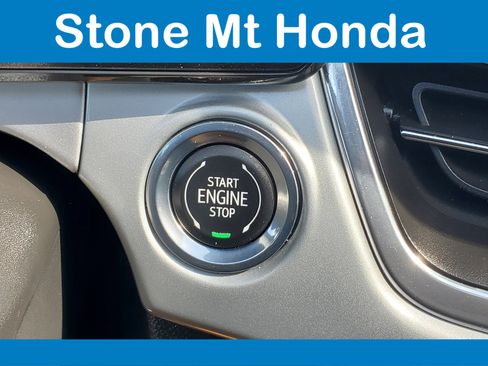 Used 2025 Chevrolet Trax LT w/ LT Convenience Package FWD image 29