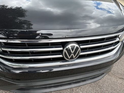 Used 2022 Volkswagen Tiguan SE w/ Panoramic Sunroof Package FWD image 36