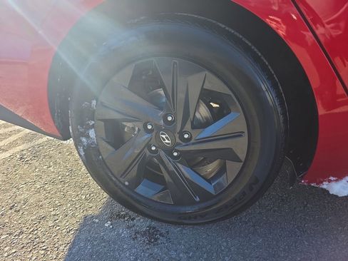 Used 2022 Hyundai Elantra SEL image 12