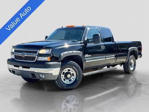 Used 2005 Chevrolet Silverado 2500 LS w/ Heavy-Duty Power Package AWD/4WD image 1